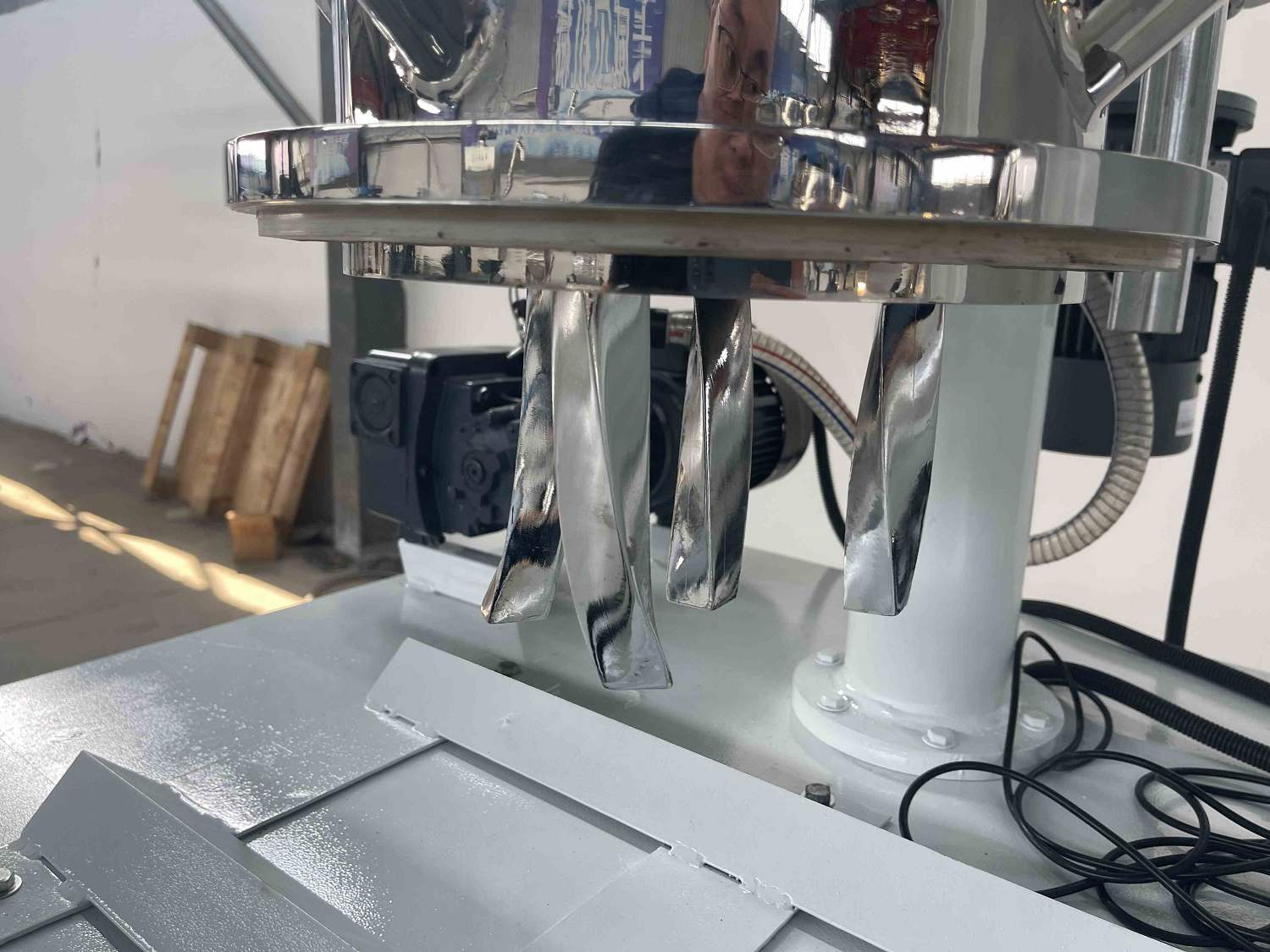 Vacuum-Planetary-Mixer (5) Vacuum-Planetary-Mixer (5)