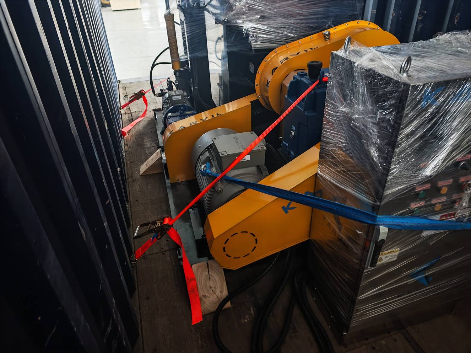 Successfully Shipped Two 500L Screw Heating Kneaders Heading to Spain (3) Successfully Shipped Two 500L Screw Heating Kneaders Heading to Spain (3)