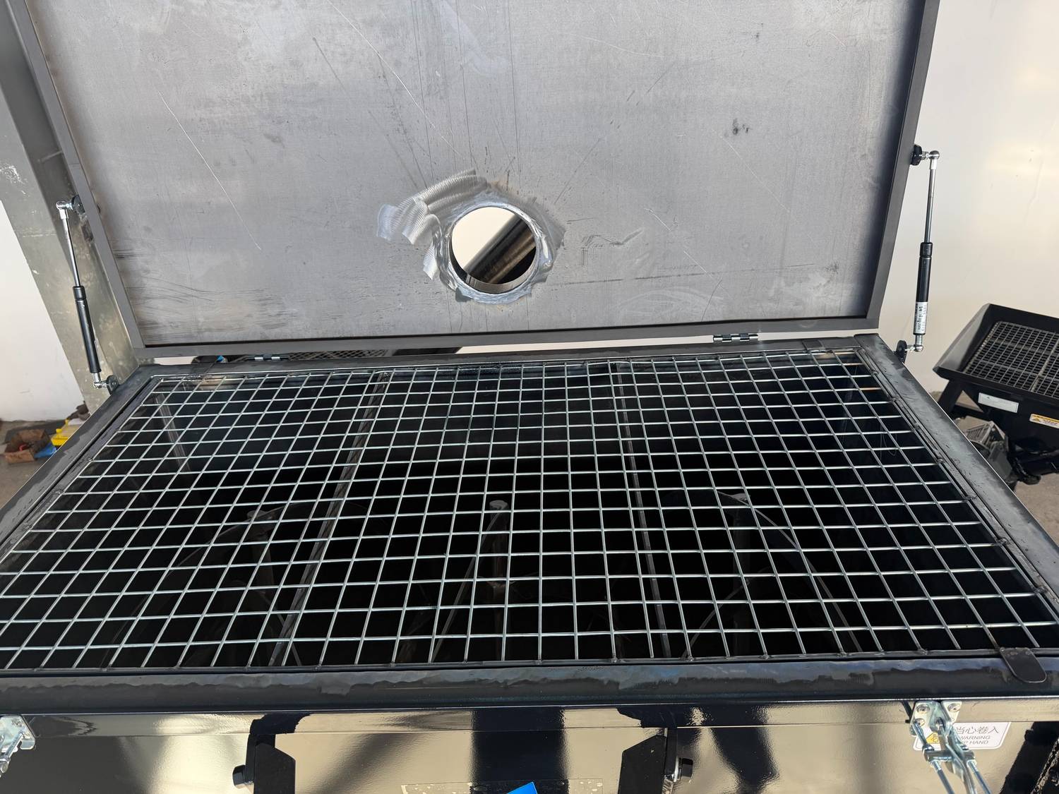 Carbon-Steel-Ribbon-Blender-with-Screw-Conveyors- (7) Carbon-Steel-Ribbon-Blender-with-Screw-Conveyors- (7)