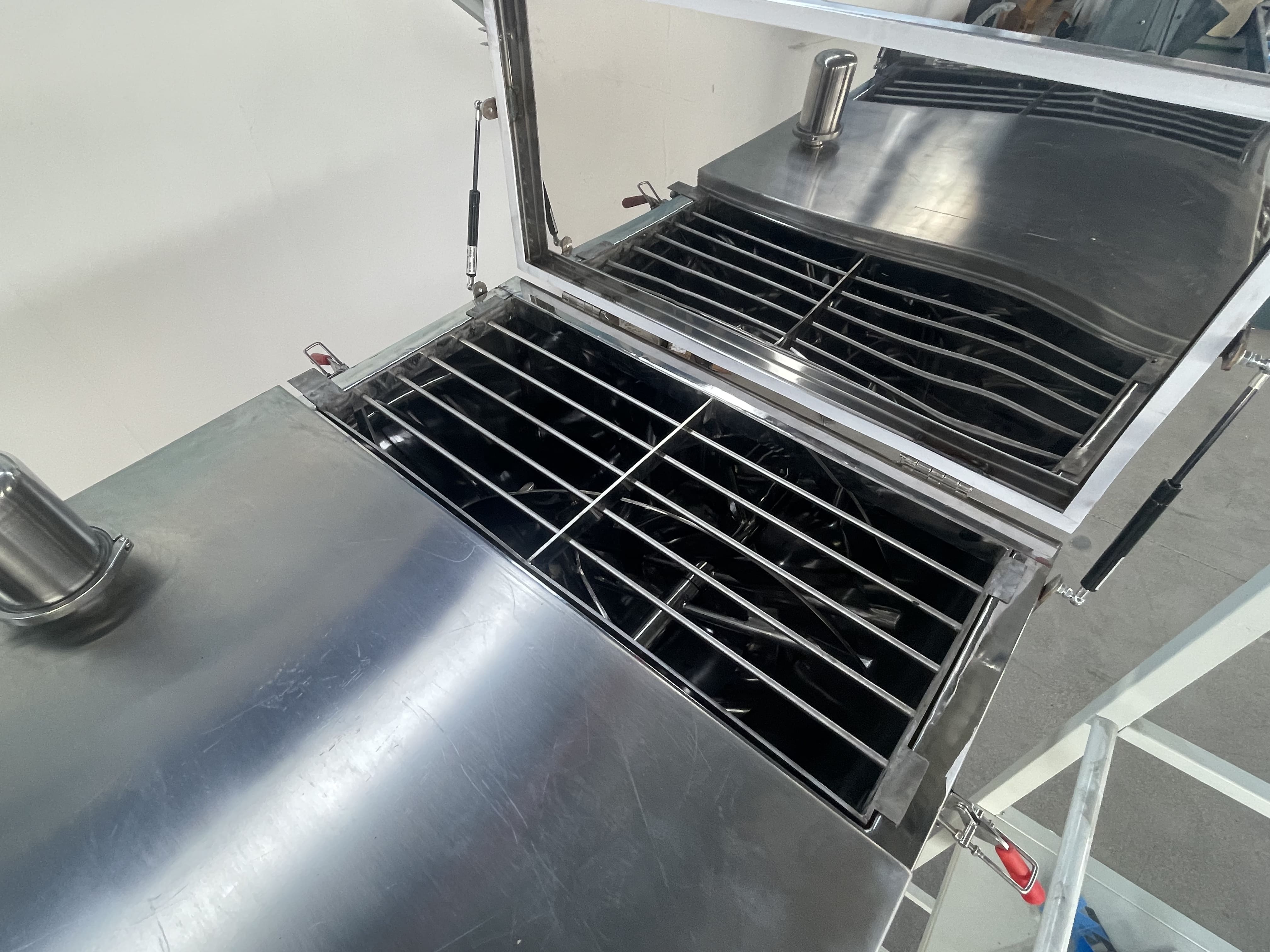 Industrial-Ribbon-Mixer-Machine (4) Industrial-Ribbon-Mixer-Machine (4)