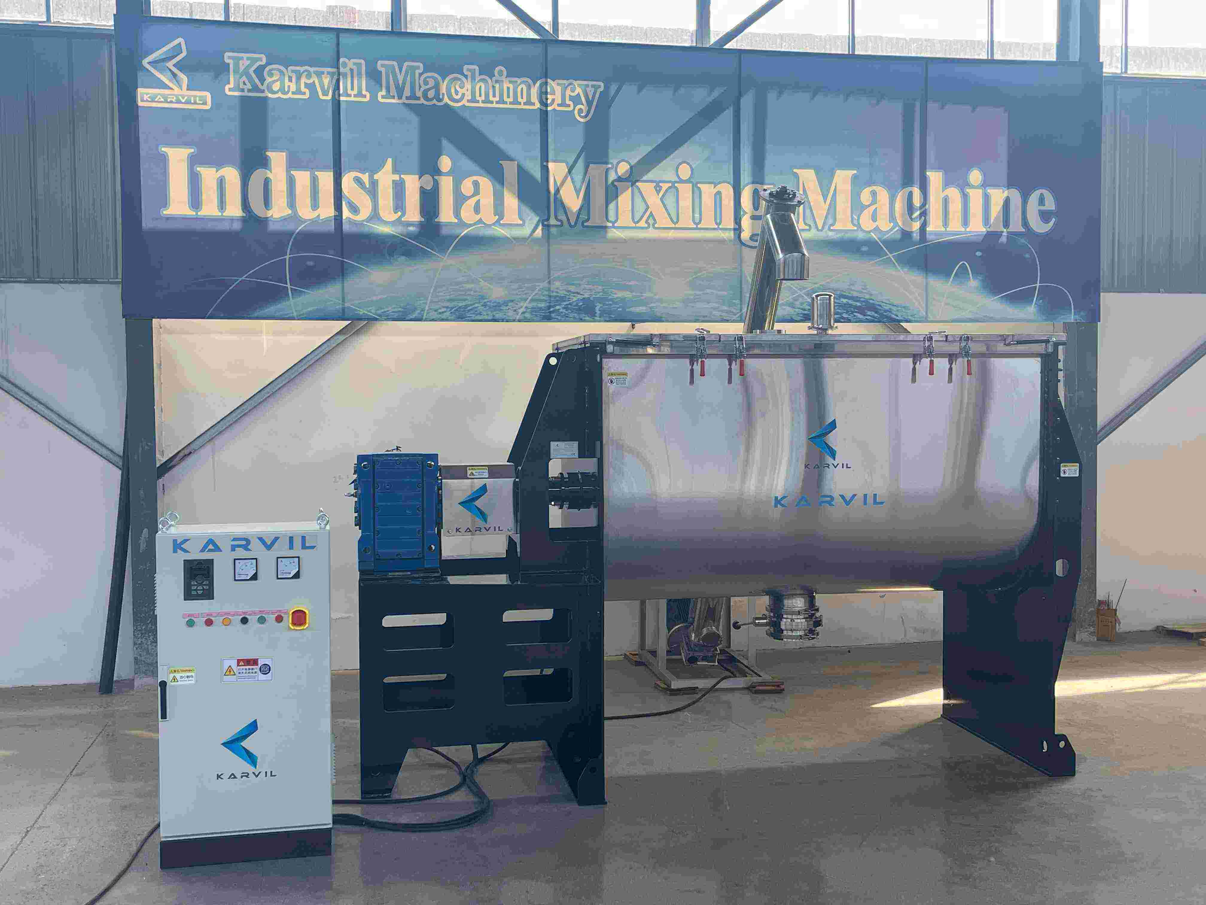 Horizontal Ribbon Blender with Screw Feeder.jpg