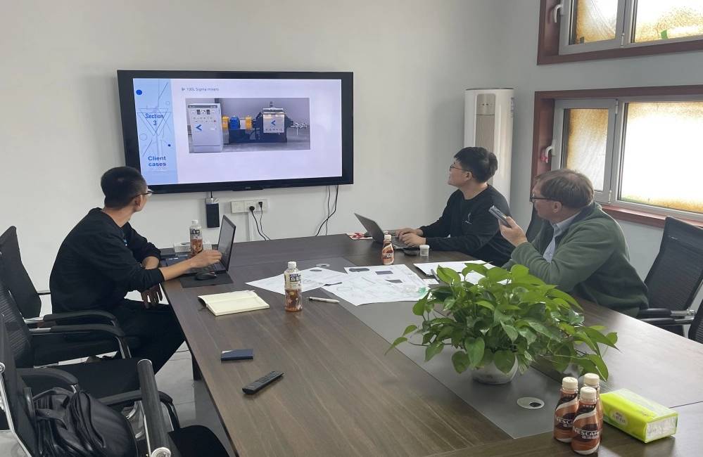 Horizontal-Ribbon-Blender-with-Screw Feeder 