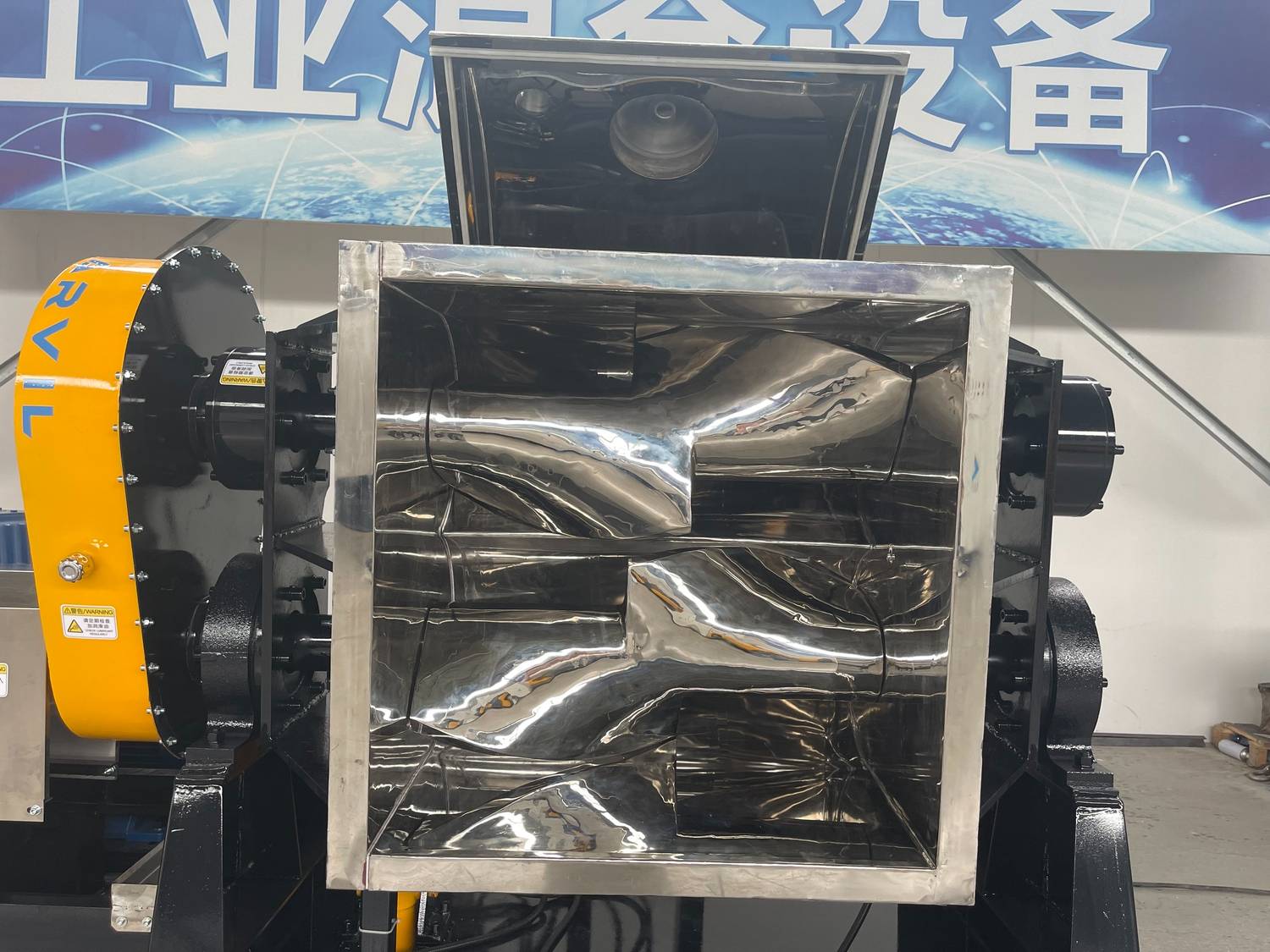 Heavy-Duty Sigma Mixer with Hydraulic Tilting