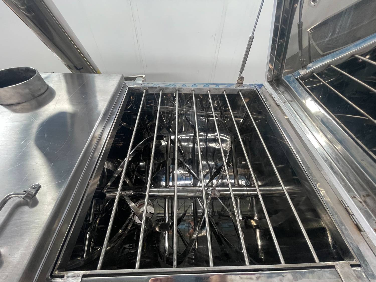 Food-Grade-Ribbon-Blender-with-Screw-Conveyor (7)