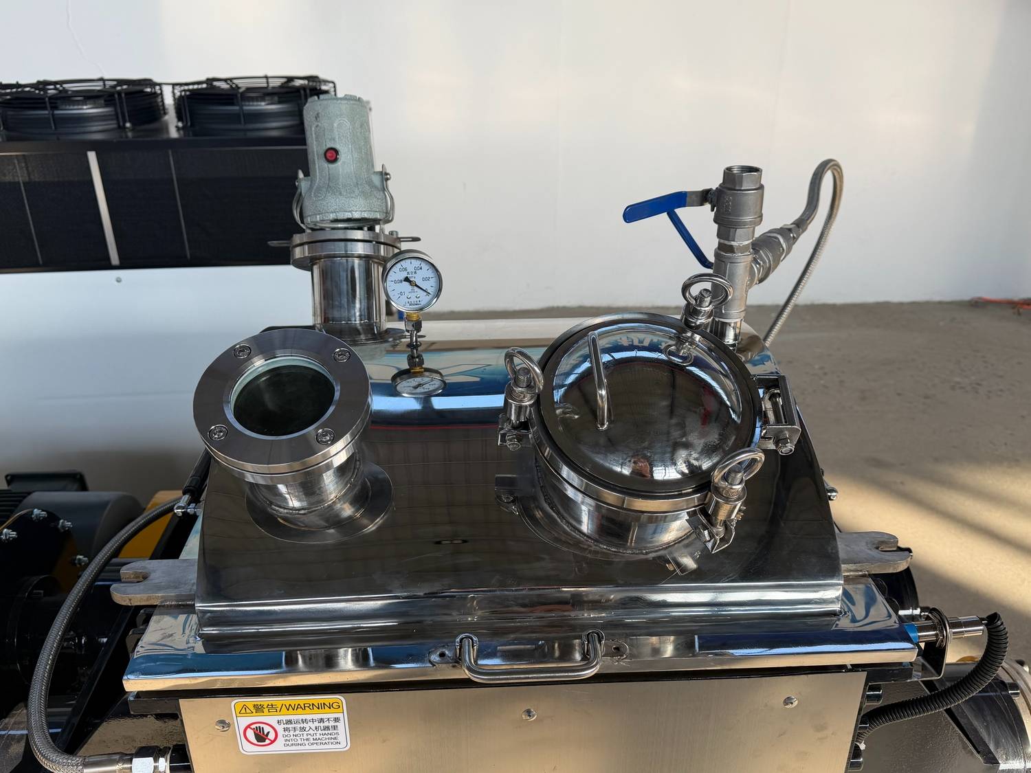 Vacuum-Screw-Discharge-Kneader-Mixer-with-Chiller (4)