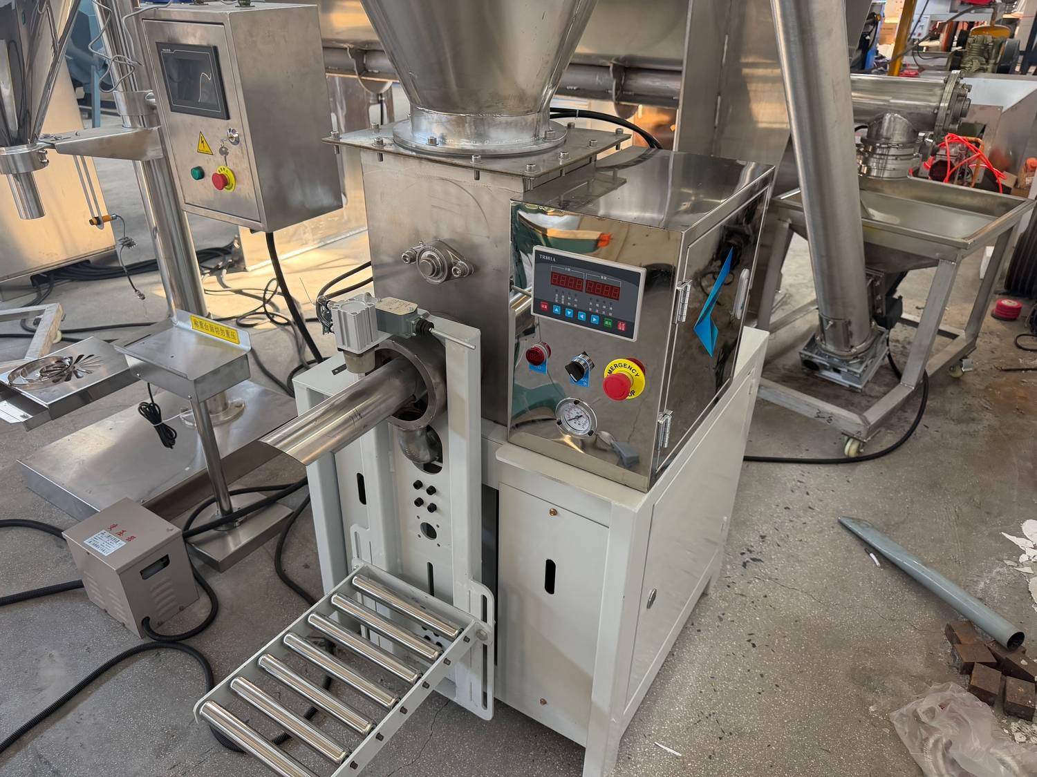SS316 -Horizontal- Ribbon -Mixer- and- Powder- Packing -Line (10)