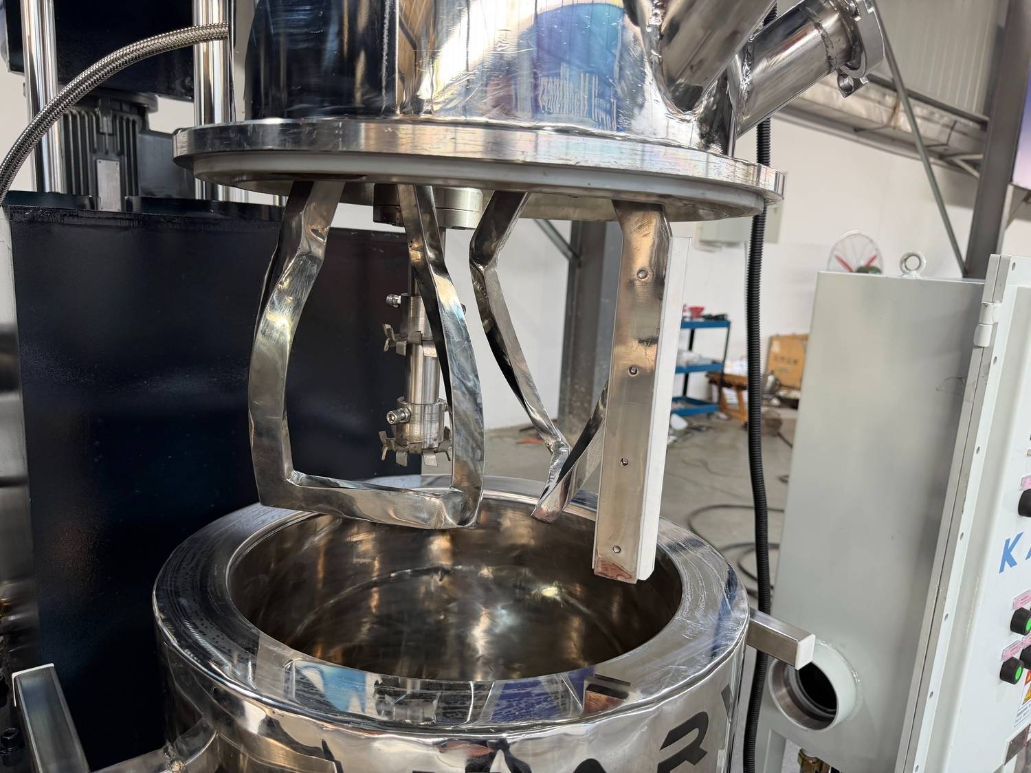 Explosion-Proof Vacuum Planetary Mixer (3)