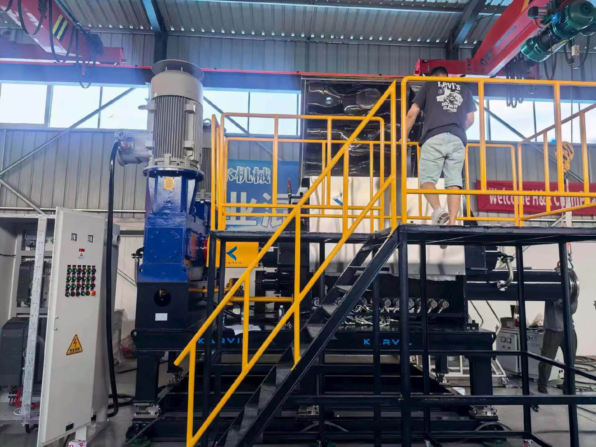 UK client inspecting 3000L Sigma Mixer at Karvil Machinery factory (3)