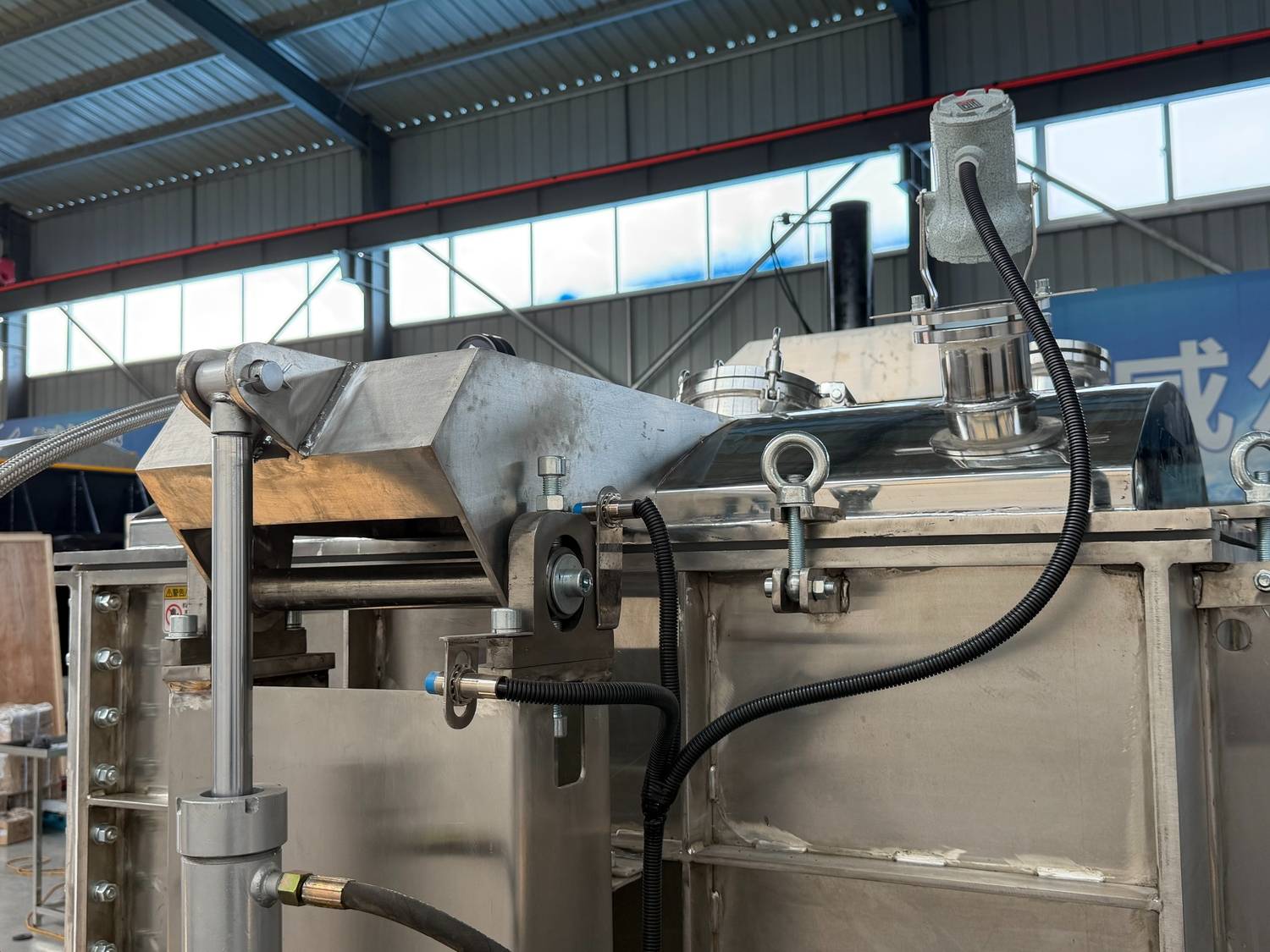 Industrial-Vacuum-Ribbon-Mixer (9)